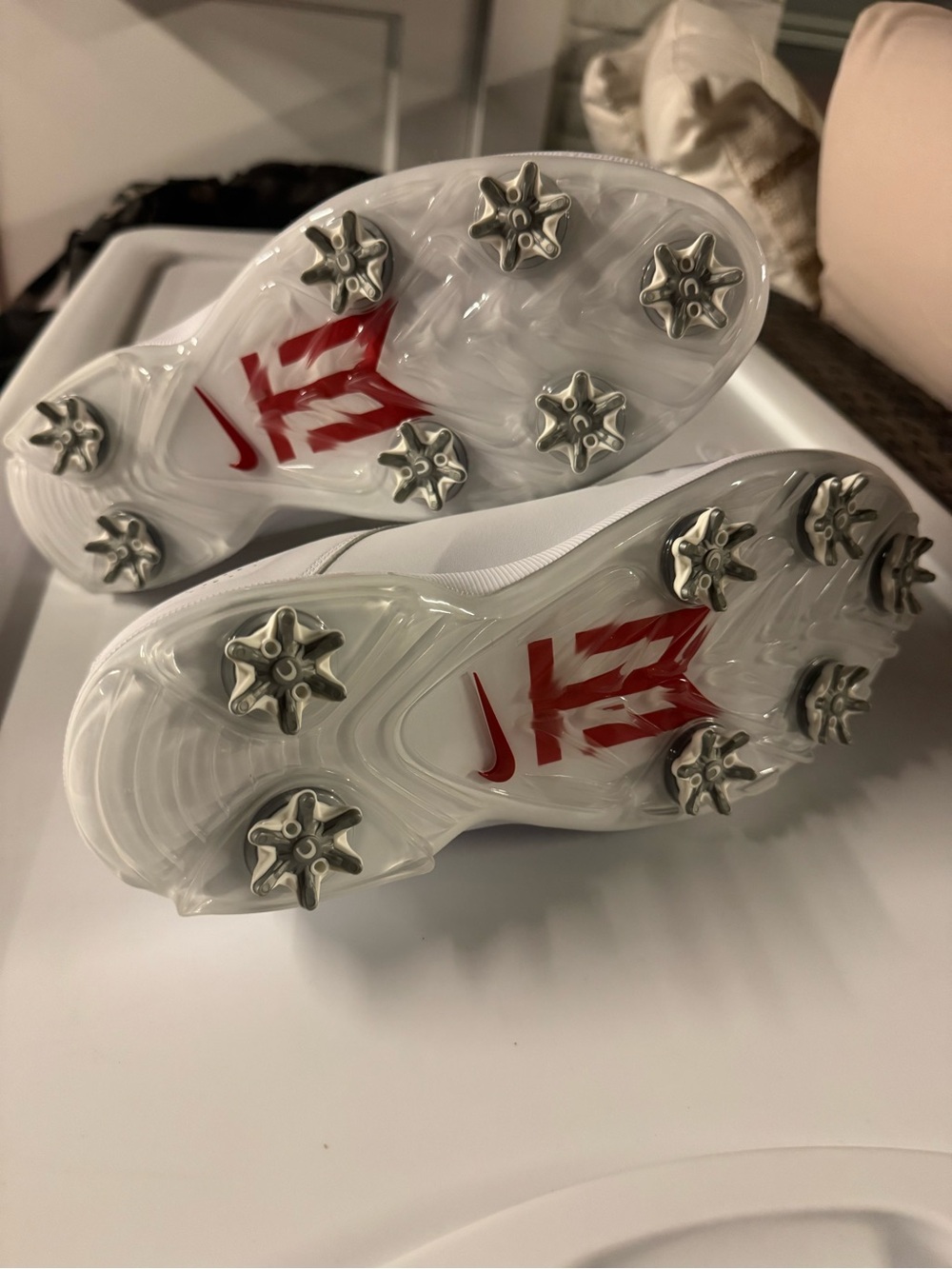 Nike Tiger Woods White Golf Shoes with Black Swoosh - Picture 2 of 5